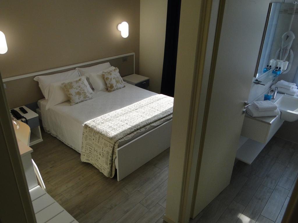Hotel Moderno Грумелло-дель-Монте Номер фото
